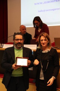 Carla Casciari assessore alle Politiche Sociali della Regione Umbria premia Luigi Bonucci amministratore de Il Castellano Bo.Ca. srl